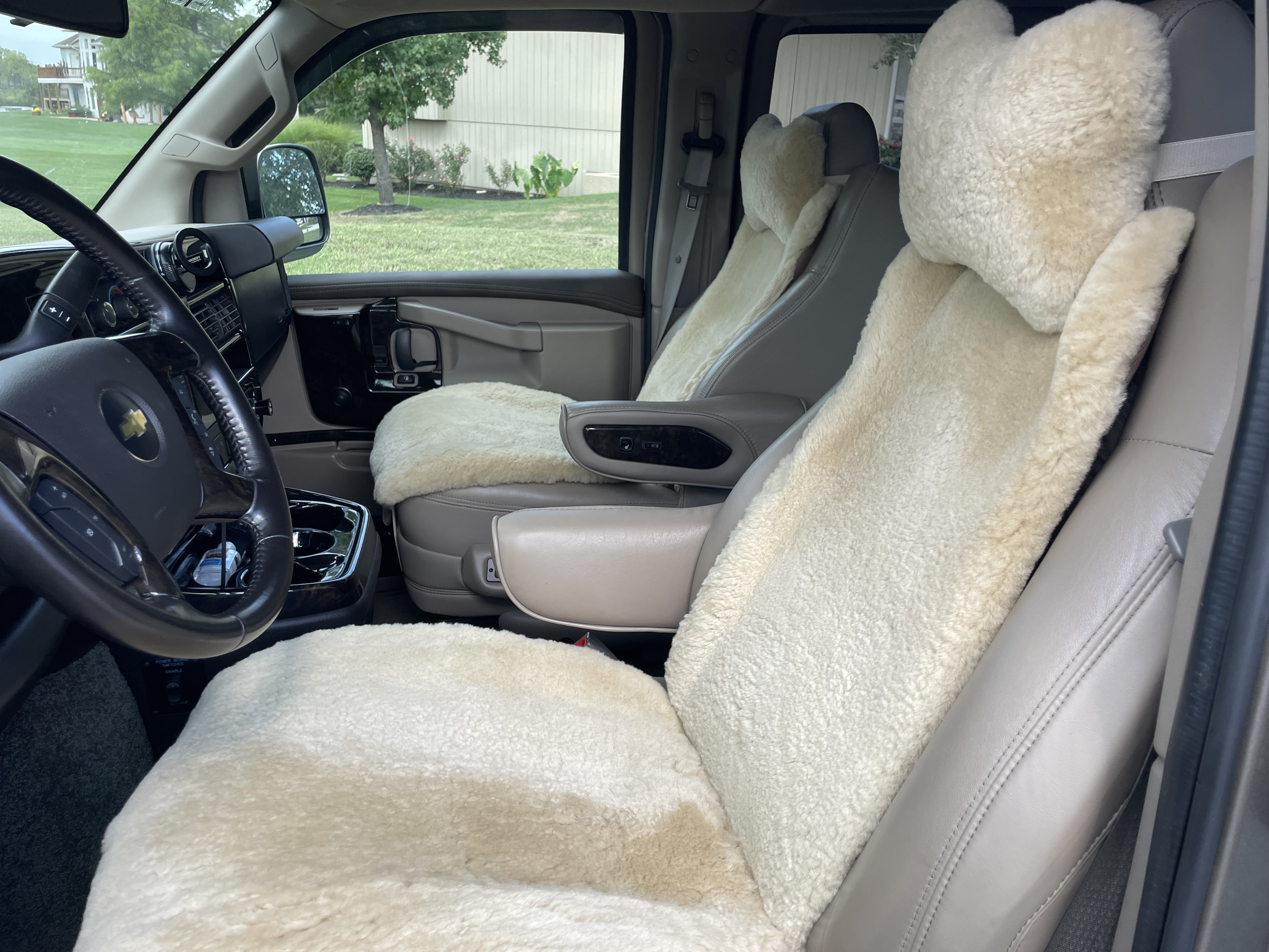 Used 2019 Chevrolet Express 2500 w/ Enhanced Convenience Package RWD image 13