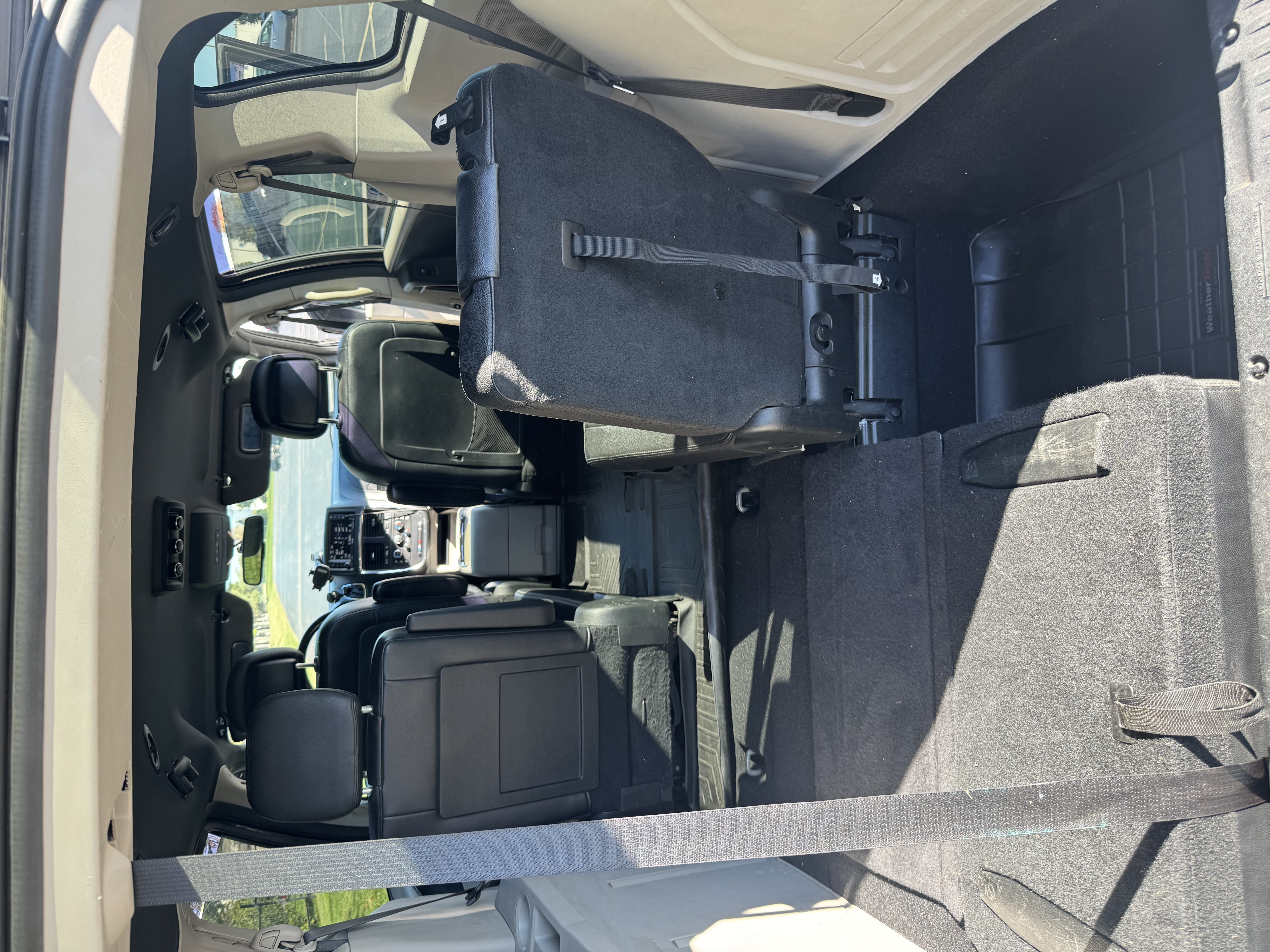 Used 2017 Dodge Grand Caravan SXT FWD image 16