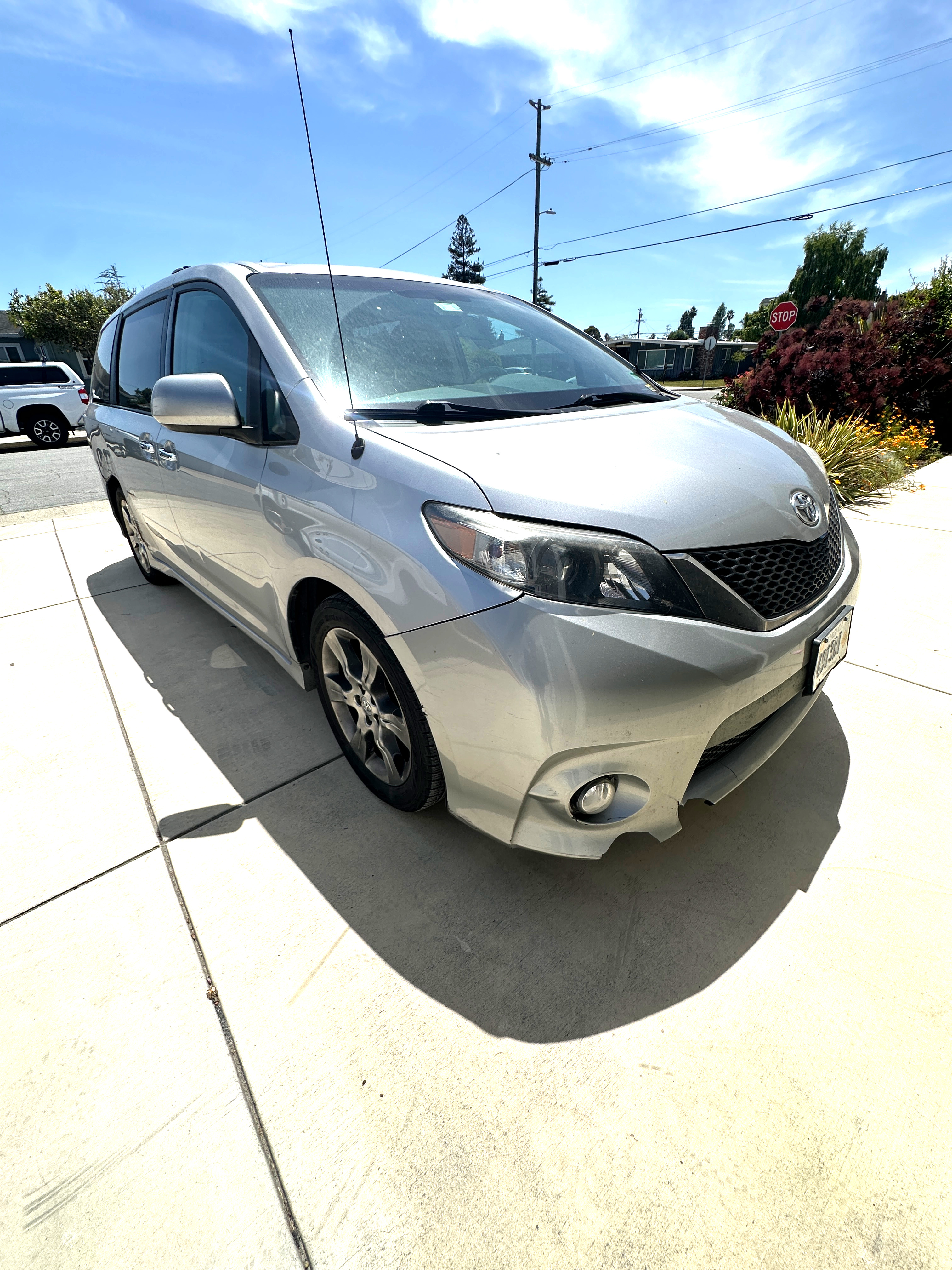 Used 2013 Toyota Sienna SE FWD image 2