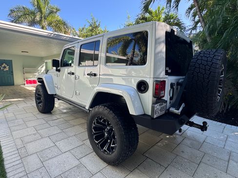 Used 2017 Jeep Wrangler Unlimited Sahara w/ Connectivity Group image 6