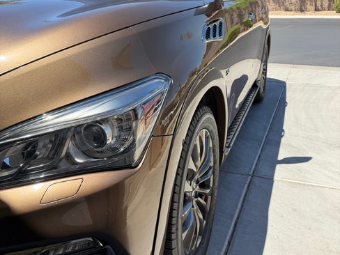 Used 2017 INFINITI QX80 Limited AWD/4WD image 2