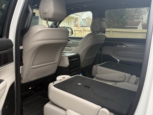 Used 2025 Jeep Wagoneer Series II image 9