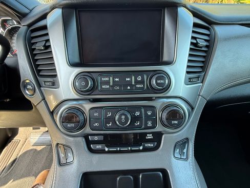 Used 2019 Chevrolet Suburban LT image 10