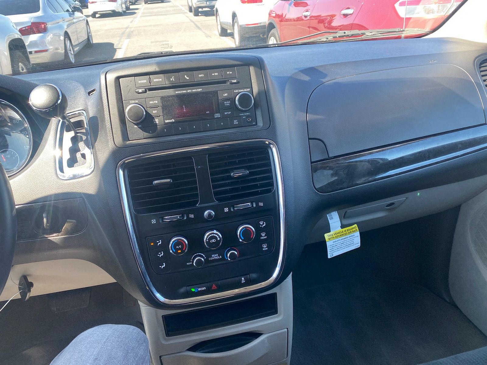 Used 2015 Dodge Grand Caravan SXT w/ UConnect Hands-Free Group FWD image 13