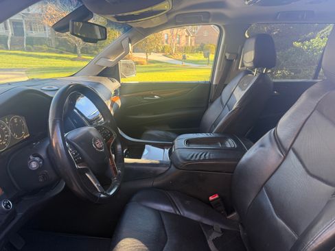 Used 2015 Cadillac Escalade ESV 4WD image 9