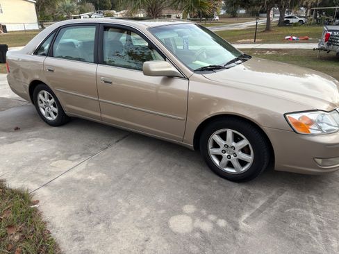 Used 2001 Toyota Avalon XLS image 2