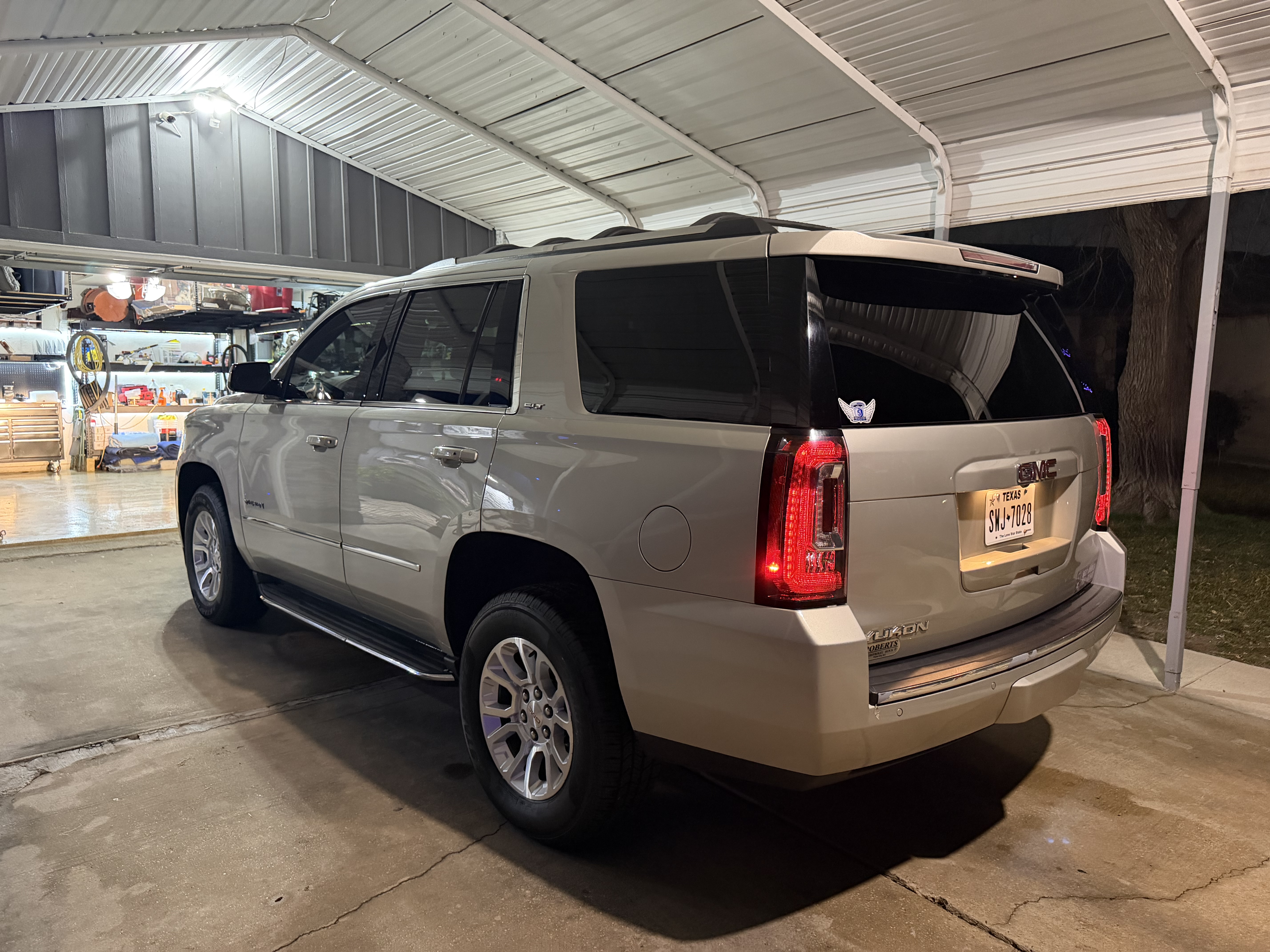 Used 2015 GMC Yukon SLT AWD/4WD image 2