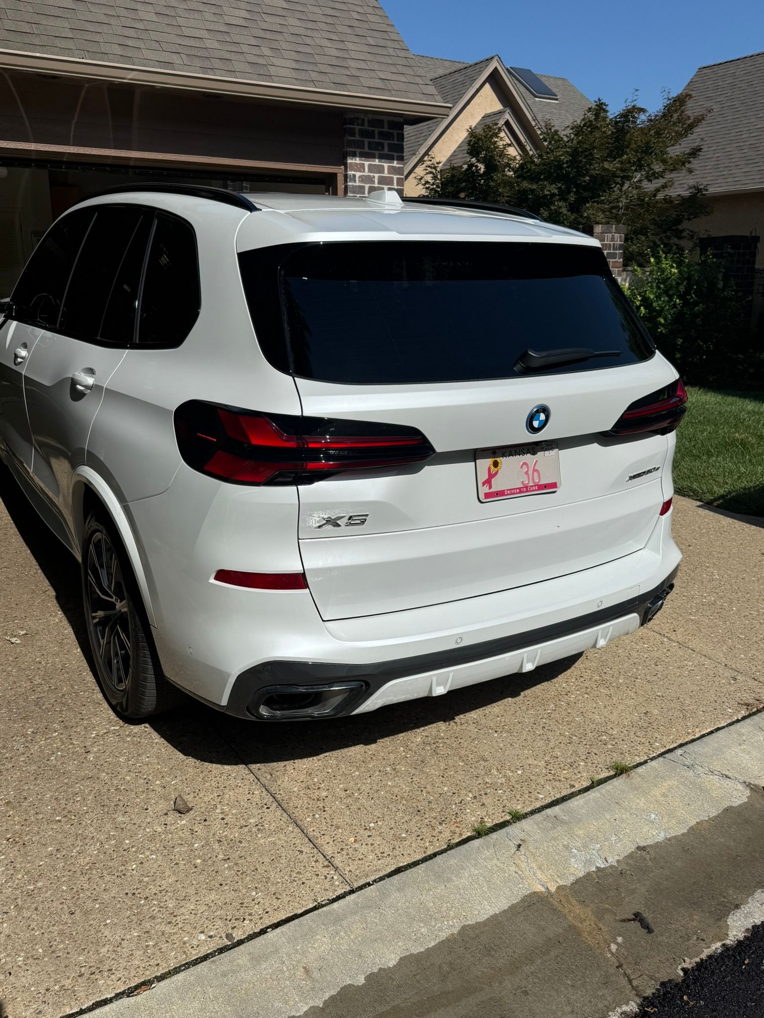 Used 2025 BMW X5 xDrive50e w/ M Sport Package AWD/4WD image 9