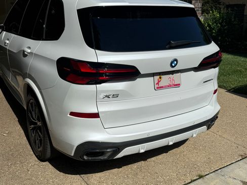 Used 2025 BMW X5 xDrive50e w/ M Sport Package AWD/4WD image 9