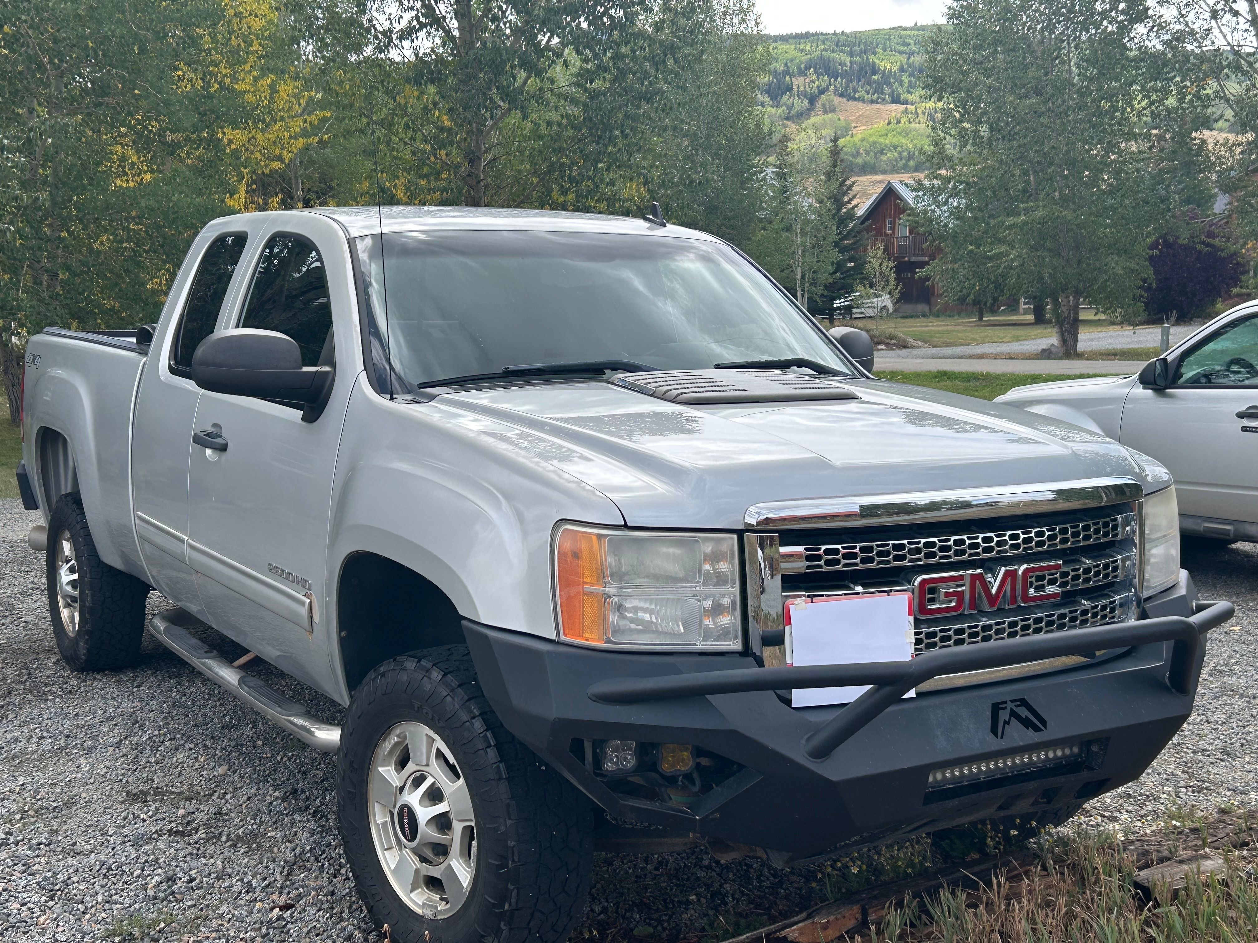 Used 2012 GMC Sierra 2500 SLE w/ SLE Preferred Package AWD/4WD image 2