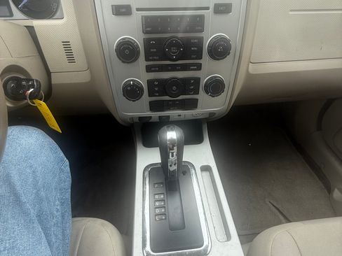 Used 2011 Mercury Mariner 2WD w/ 101A Rapid Spec Order Code image 12
