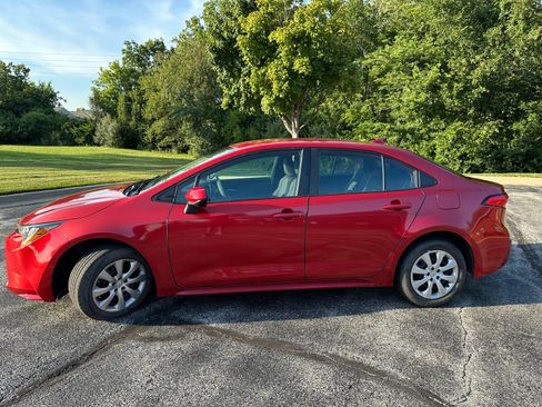 Used 2021 Toyota Corolla LE FWD image 4