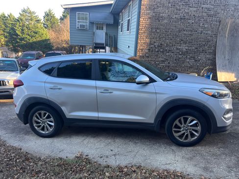 Used 2016 Hyundai Tucson SE w/ Option Group 02 image 4