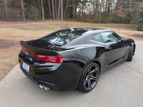 Used 2017 Chevrolet Camaro SS image 5