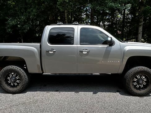 Used 2008 Chevrolet Silverado 1500 LT w/ Power Pack Plus AWD/4WD image 4