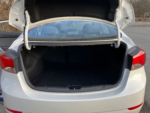 Used 2016 Hyundai Elantra SE image 8