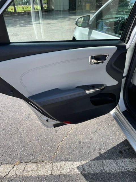 Used 2013 Toyota Avalon XLE Touring FWD image 11