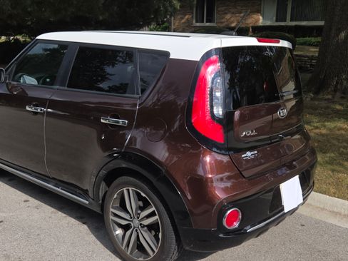 Used 2017 Kia Soul + w/ Option Group 041 image 4