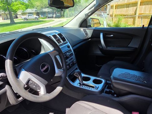 Used 2010 GMC Acadia SL image 2