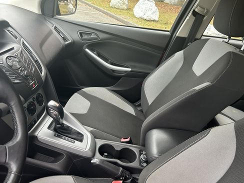 Used 2012 Ford Focus SE w/ SE Sport Pkg image 25