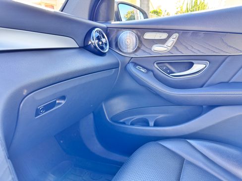 Used 2018 Mercedes-Benz GLC 300 4MATIC image 9