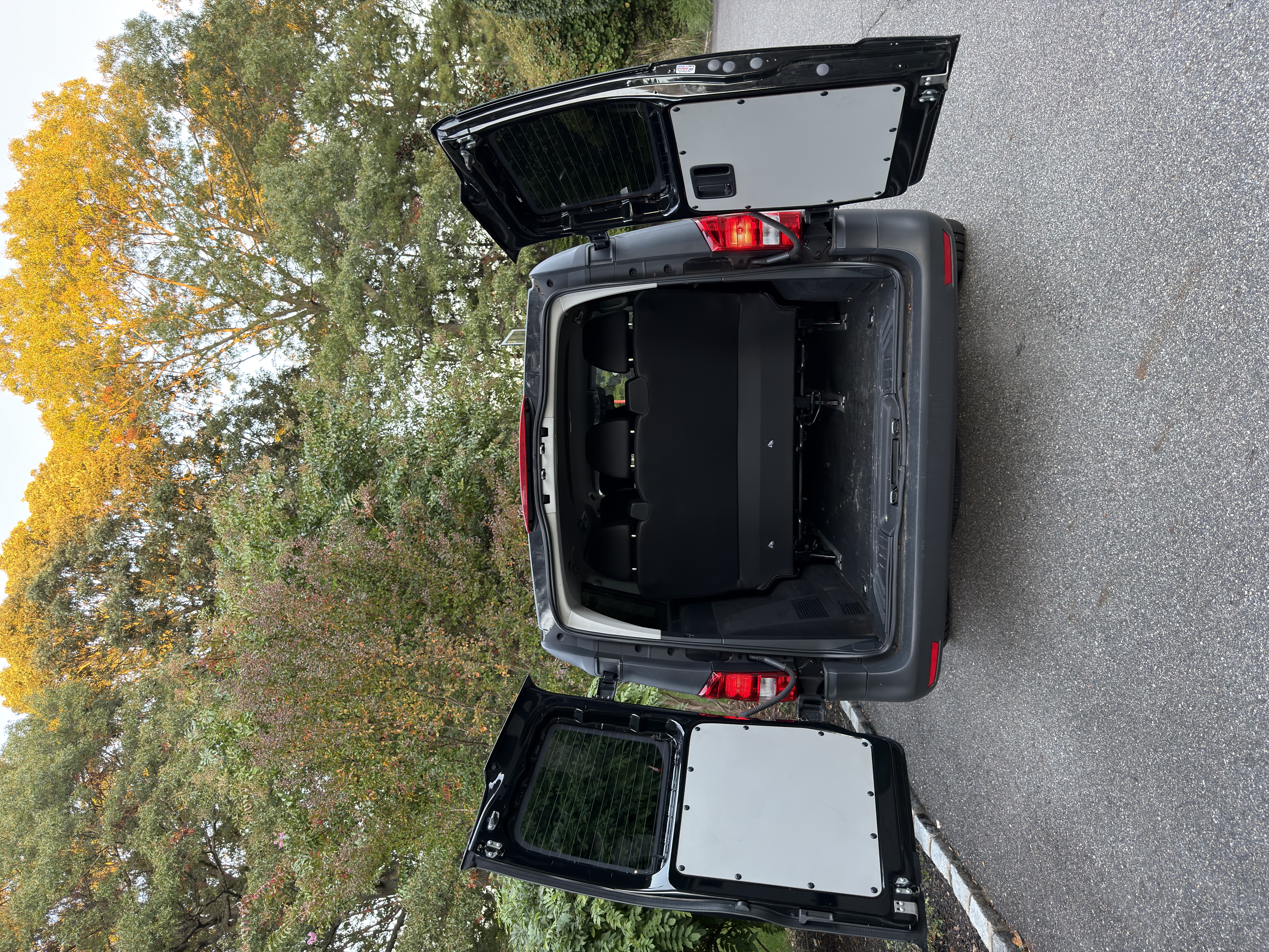 Used 2020 Mercedes-Benz Metris Passenger image 17