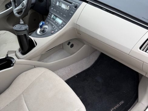Used 2010 Toyota Prius Three image 12