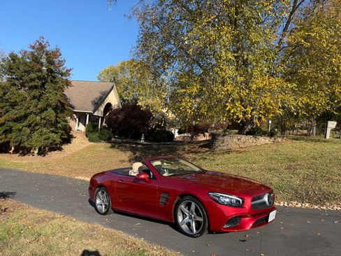Used 2017 Mercedes-Benz SL 550 image 10