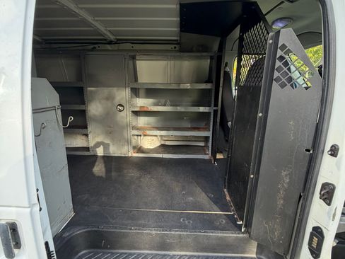 Used 2004 Ford E-350 and Econoline 350 Extended Super Duty image 14