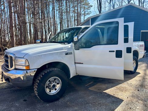 Used 2004 Ford F350 Lariat image 2