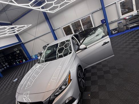 Used 2021 Nissan Altima 2.5 SV image 2