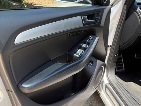 Used 2014 Audi SQ5 Prestige w/ Prestige Package image 11