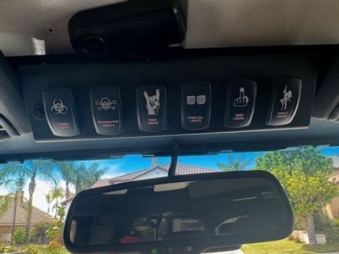 Used 2014 Jeep Wrangler Unlimited Rubicon w/ Connectivity Group image 19