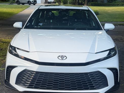 Used 2025 Toyota Camry SE w/ Multimedia Upgrade Package AWD/4WD image 2