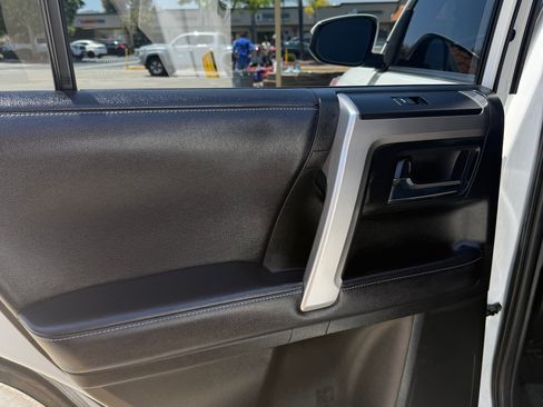 Used 2018 Toyota 4Runner SR5 AWD/4WD image 14
