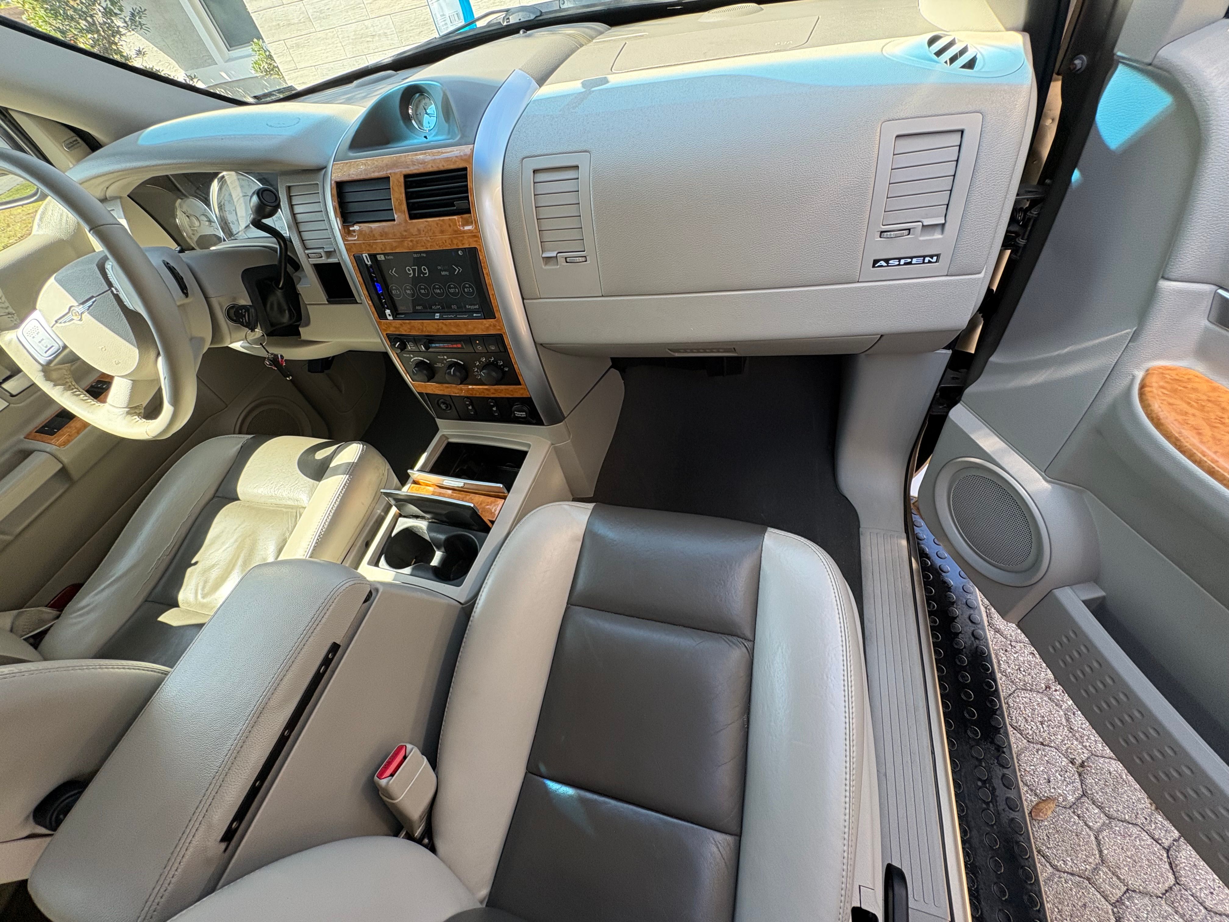 Used 2008 Chrysler Aspen Limited RWD image 20