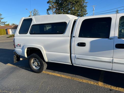 Used 2006 Chevrolet Silverado 2500 LT w/ Heavy-Duty Power Package image 4