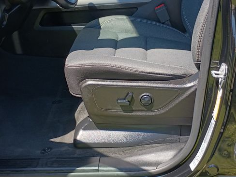 Used 2019 RAM 1500 Big Horn AWD/4WD image 17