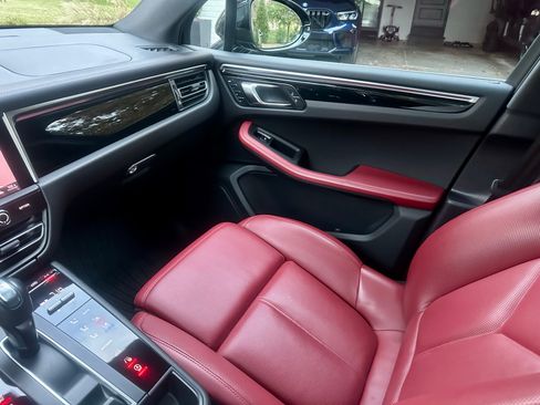 Used 2023 Porsche Macan image 22
