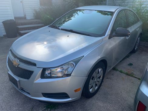 Used 2013 Chevrolet Cruze LS image 5