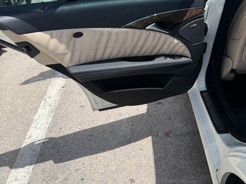 Used 2009 Mercedes-Benz E 550 Sedan image 19