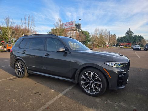 Used 2022 BMW X7 M50i w/ Dynamic Handling Package image 4