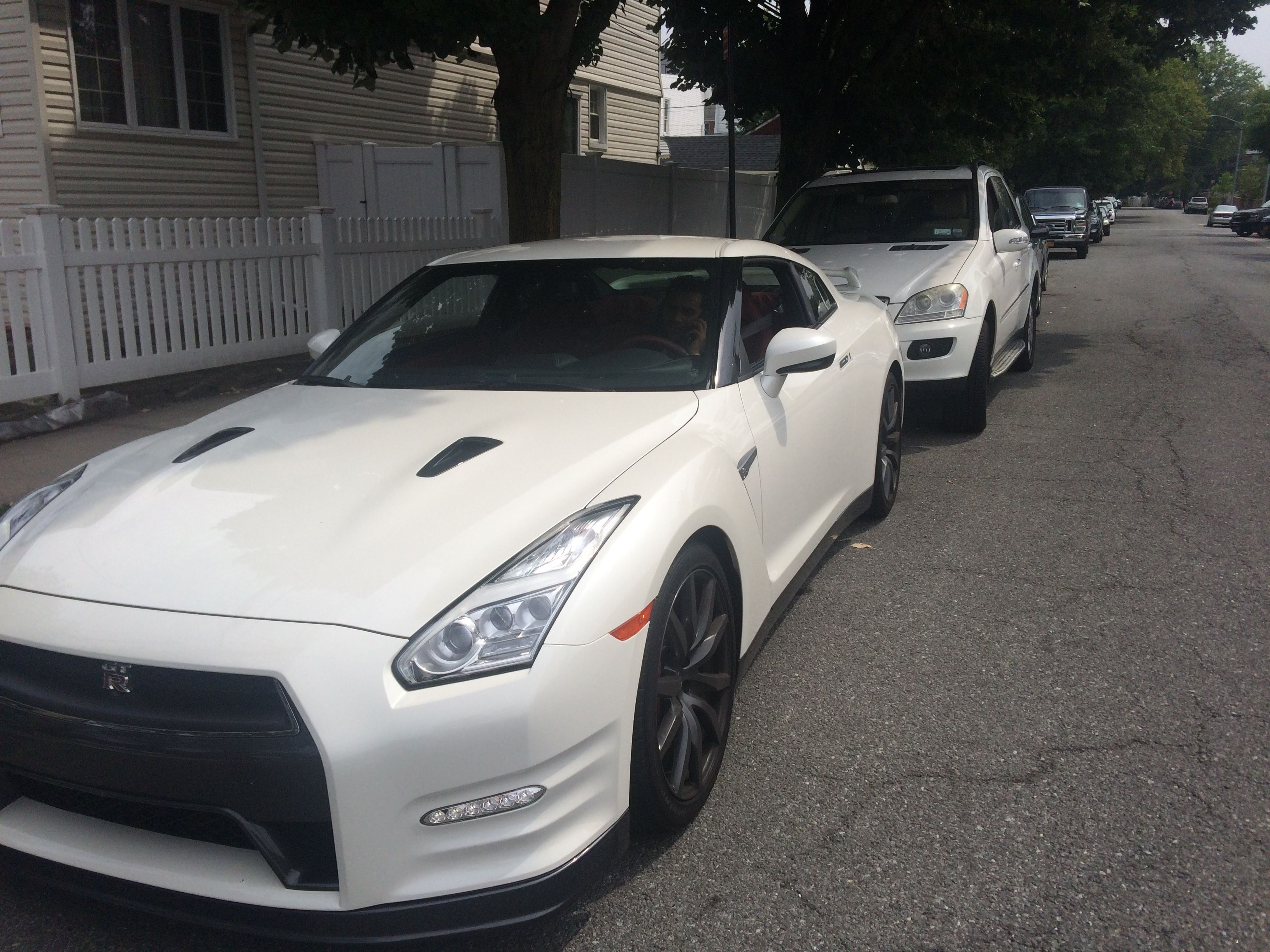 Used 2016 Nissan GT-R Premium AWD/4WD image 2