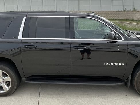 Used 2017 Chevrolet Suburban LT image 9