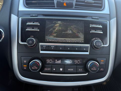 Used 2016 Nissan Altima 2.5 SV image 9