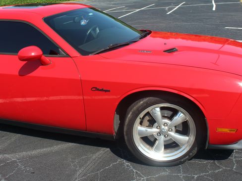 Used 2010 Dodge Challenger R/T image 11