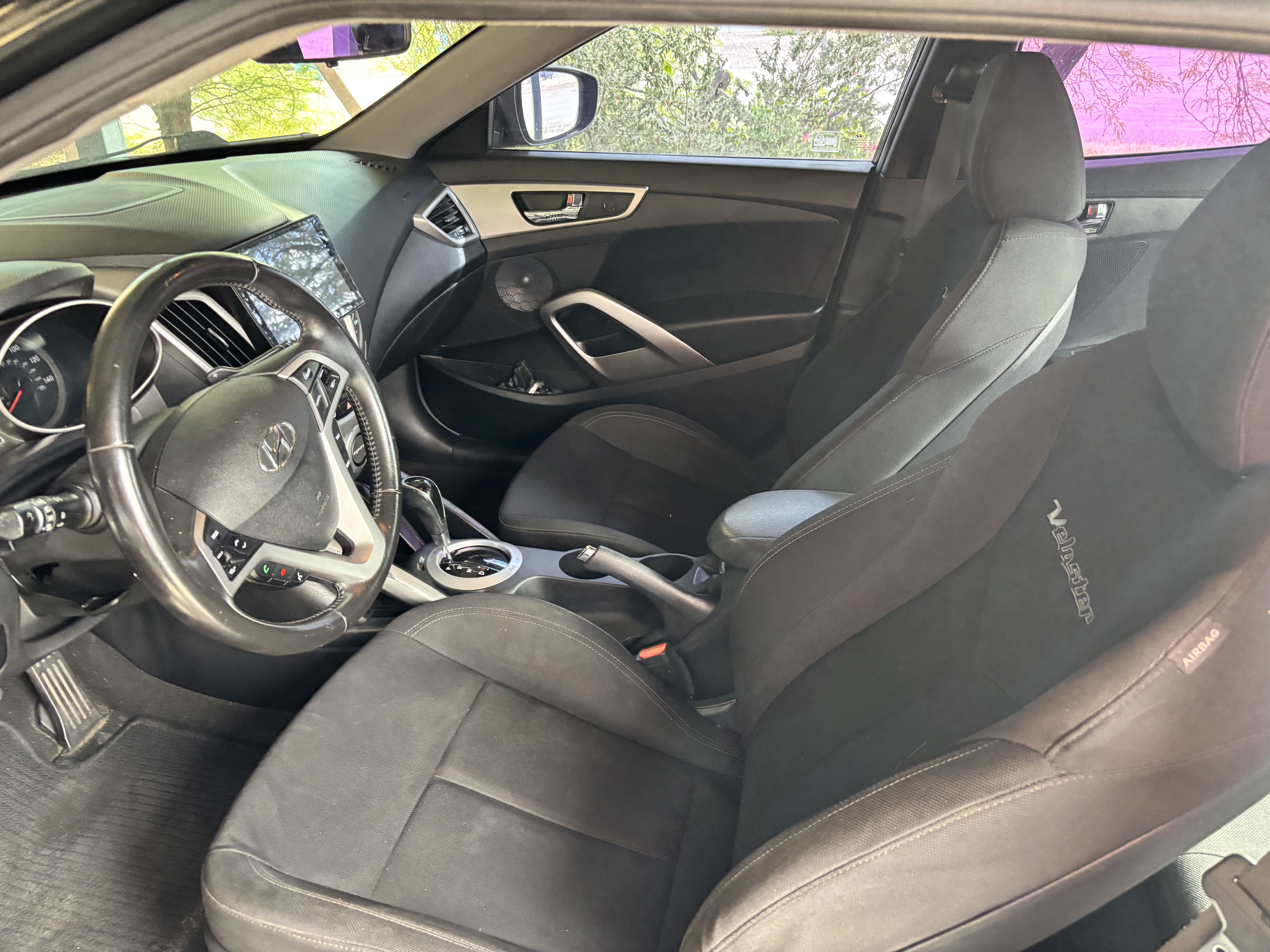 Used 2017 Hyundai Veloster FWD image 17