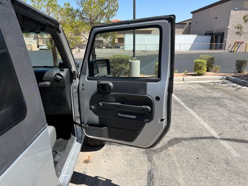 Used 2009 Jeep Wrangler X AWD/4WD image 17