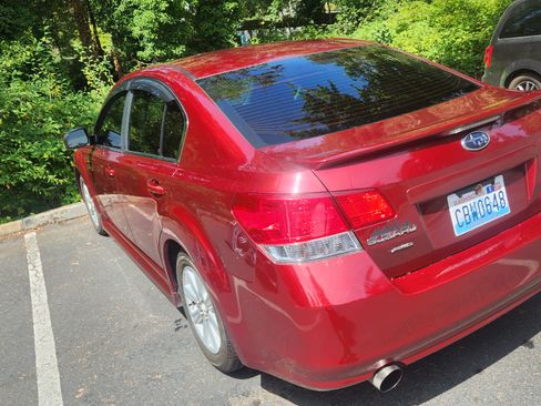 Used 2010 Subaru Legacy 2.5i Premium AWD/4WD image 11