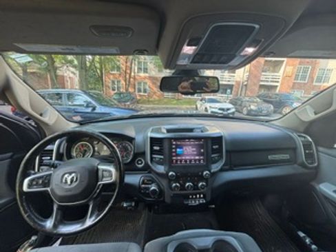 Used 2019 RAM 1500 Big Horn AWD/4WD image 9